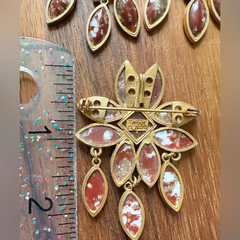 Vintage Celebrity Pin Pendant & Earrings Set Brooch Faux Marble Red Gold Stones